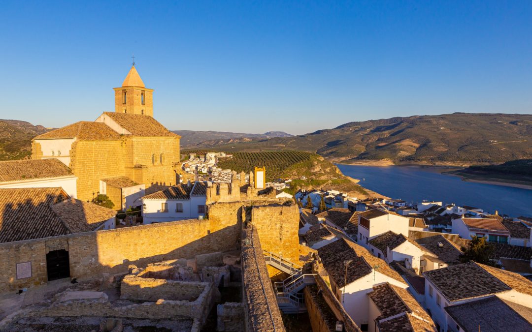 Bezoek Iznajar met het grootste stuwmeer van Andalusië, in de Sierra Subbetica